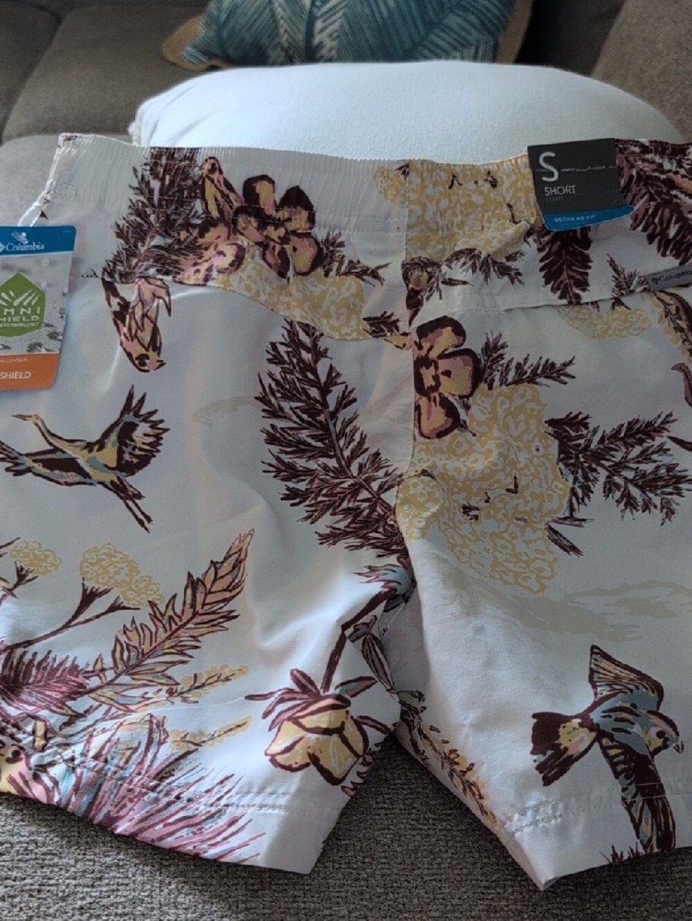 Columbia Women’s White Floral Athletic Shorts with Pink  Brown Print Brand New - Picture 5 of 5